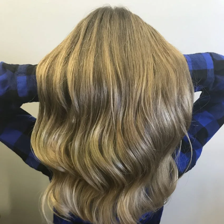 Honey-blonde waves